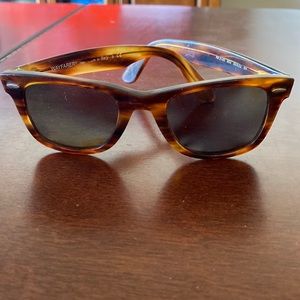 Like new rayban wayfarer sunglasses